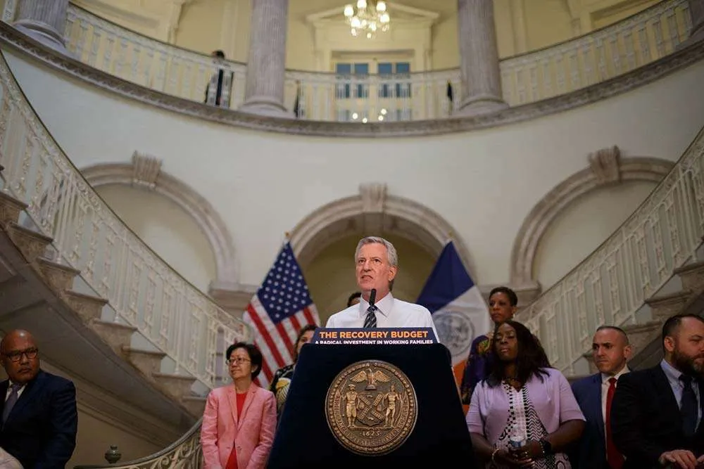 NY governer at a podium